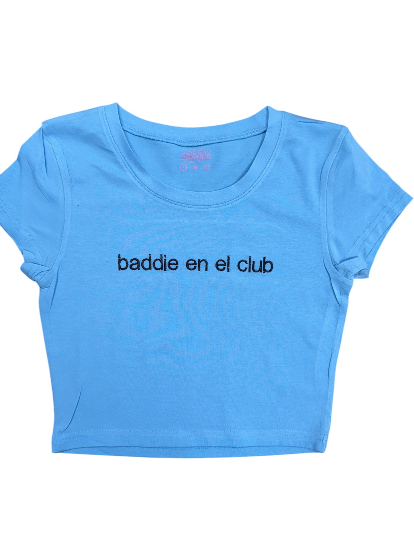 a blue shirt that says baddie en el club